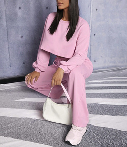 Conjunto de Sudadera Corta Oversize de Cuello Redondo y Pantalones Anchos de Felpa para Mujer, Hombros Caídos, Ajuste Holgado, Estilo Moderno y Personalizado para Otoño - Product Image 3