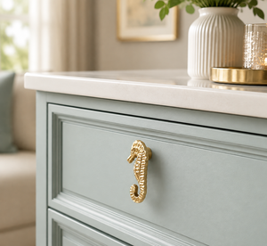 Tirador de cajón de metal con diseño de caballito de mar AK Brass, acabado dorado, de calidad premium, para muebles de hogar y cocina, herrajes decorativos de lujo. - Product Image 1