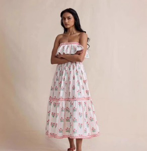 Vestido de cóctel negro atemporal sin mangas con un tejido floral texturizado de lujo. Disponible a precios de mayorista. - Product Image 6