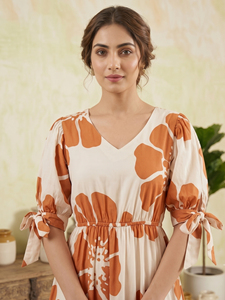 Robe longue bohème blanche à imprimé floral pour femme, col en V, manches bouffantes à nouer, taille élastique, ourlet à volants - Product Image 2