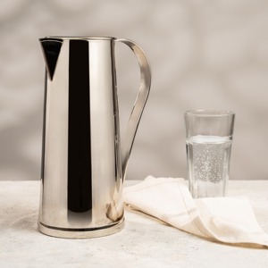 Carafe de service durable et pratique, finition miroir argenté, pour usage quotidien et restauration, importée d'Inde - Product Image 1