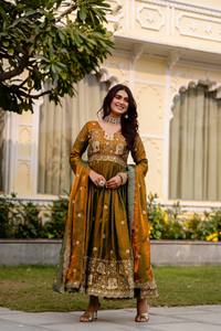 AARIKA TEXTILE Robe ethnique de luxe en satin brodé, avec dupatta richement ornée, séchage rapide, pour fêtes, mariages, créateur - Product Image 2