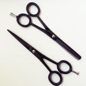 Tijeras de Corte de Pelo Profesionales de Acero Inoxidable 4Cr13, Afiladas, para Diestros, para Barbería y Salón, con Logotipo Personalizado OEM - Product Image 1