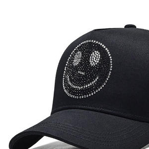 Casquette Trucker Ajustable en Maille pour Homme de Qualité Supérieure, Multicolore, 6 Panneaux, en Toile Unie avec Logo Brodé pour Utilisation Extérieure - Product Image 5