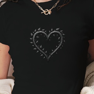 Camiseta Corta de Moda para Mujer, Estilo Y2K, Ajustada, con Estampado de Hojas y Corazones, Tejido de Punto - Product Image 2