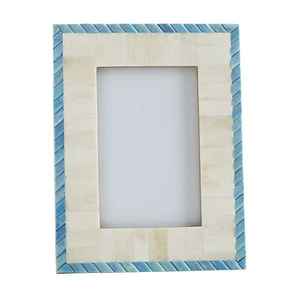 Cadre photo élégant en résine avec revêtement brillant pour des souvenirs intemporels, magnifique cadre photo fait main par les artisans indiens, exporté par Craftera. - Product Image 6