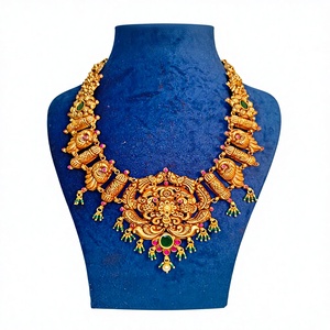 Parure de bijoux vintage en or antique style temple Lakshmi avec pierre Kemp, traditionnelle du sud de l'Inde, pour mariée, fiançailles, fête, mariage, anniversaire - Product Image 1