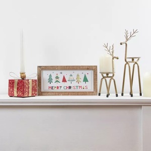 Boîte-cadeau rouge avec porte-bougie et accents dorés, décoration de Noël pour la maison, en laiton, design durable - Product Image 2