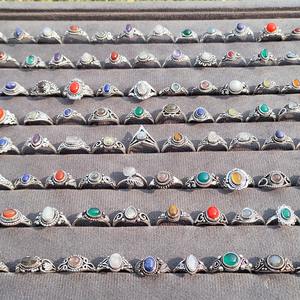 แหวนทองเหลืองประดับพลอยธรรมชาติเพื่อสมดุลพลังงาน การทำสมาธิ และสวมใส่ในชีวิตประจำวัน ราคาสุดคุ้มจากอินเดีย - Product Image 4