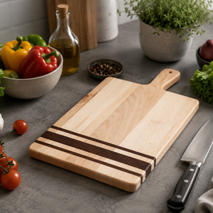 Planche à découper élégante en bois de noyer, fabriquée à la main, avec des rayures contrastées foncées et une poignée supérieure en forme de pagaie, idéale pour couper les légumes. - Product Image 4