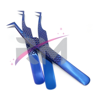 Pince à cils la plus populaire en acier inoxydable, couleur bleu plasma, pour volume russe, avec pointe de précision 90/65/45 degrés et poignée diamantée - Product Image 3