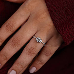 Anillo de compromiso de diamante cultivado en laboratorio de corte redondo de oro macizo de 18 quilates, aniversario de boda a la moda y regalo de promesa para mujer con certificación IGI - Product Image 6