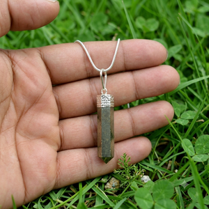 Pendentif en pyrite de haute qualité, style classique, pointe de cristal de quartz, collier en pierres précieuses, vente en gros pour la guérison - Product Image 4