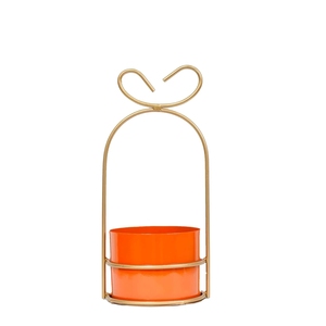 Support de plante en forme d'arche en fil doré luxueux et romantique avec pot en métal orange vibrant pour une décoration de salon charmante - Product Image 6