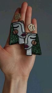 Pendientes de Moda Hechos a Mano con Bordado Floral y Cuentas, Joyería de Diseño Único para Uso Casual y Festivo - Product Image 2