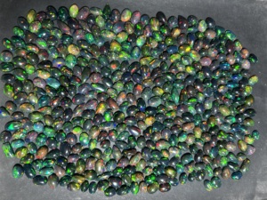 Trimurti Gems - Ópalo Negro Natural Genuino Cabujón Brillante Welo con Cambio de Color para Joyería (Tercera Parte) - Product Image 2