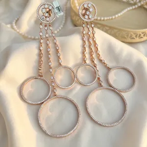 Boucles d'oreilles avec finition en or rose et zircon de meilleure qualité Vêtements modernes AD Stones Look for Party Wedding Function Wear Collection pour femmes - Product Image 2