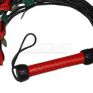 Flogger de cuero con correas largas y suaves y mango ergonómico que proporciona un agarre cómodo y un rendimiento equilibrado - Product Image 2