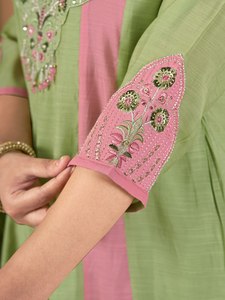 Conjunto Premium de Kurti Anarkali Bordado de Mal Chanderi, Palazzo de Seda Romana y Dupatta Bordada - Secado Rápido para Todas las Estaciones - Product Image 5