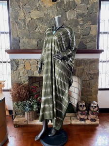 Vestido Kaftan Shibori Tie Dye de Rayón Verde Oliva con Cuello en V, Talla Única, Corte Holgado para Mujer - Product Image 3