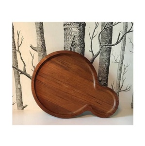 Plateau en bois raffiné pour la cuisine, conçu pour des présentations élégantes des repas et un confort résidentiel - Product Image 4
