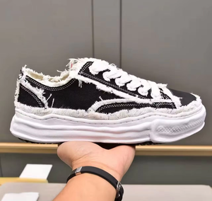 Zapatos de malla de estilo retro para hombre de diseñador, lujosas zapatillas deportivas de plataforma transpirables para mujer que aumentan la altura para caminar y correr - Product Image 1