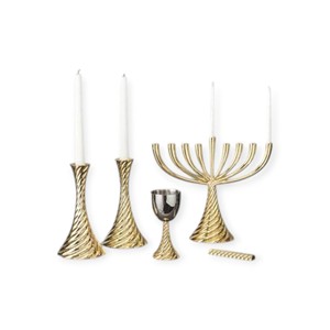 Chandelier en métal finition or, design de base torsadée, élégant centre de table, idéal pour la décoration festive de la maison - Product Image 1