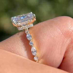 Anillo de compromiso de moissanita con piedras laterales marquise, anillo nupcial alternativo de moissanita cultivada en laboratorio, regalo para ella - Product Image 6