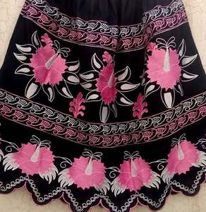 Jupe trapèze brodée florale faite à la main pour femme grande taille, style bohème, longueur cheville, design noir, rose et blanc, idéale pour l'été - Product Image 1
