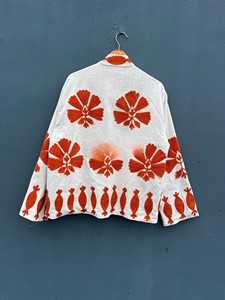 Veste en velours brodée Suzani vintage faite à la main, matelassée, pour femme, manteau d'hiver, style bohème chic, motif floral orange rouille, vêtement d'extérieur - Product Image 3