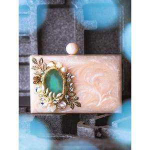 Bolso de Mano de Resina de Lujo Hecho a Mano para Centros de Mesa de Boda y Decoración de Mesa - Product Image 5