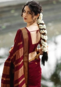 Sari Tradicional de Seda Jacquard Kanjivaram Tejido para Mujer KV (Color Granate), Sin Arrugas, de Secado Rápido, Reversible, para Bodas de Otoño - Product Image 5