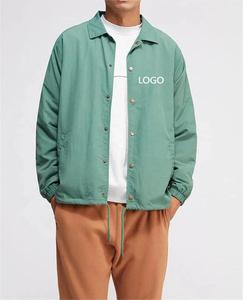 เสื้อแจ็คเก็ตผู้ชายสีเขียว น้ำหนักเบา ปกคอพับ ติดกระดุมด้านหน้า สไตล์ลำลอง สีพื้น ผ้าโพลีเอสเตอร์ ระบายอากาศได้ดี ทรงหลวม เหมาะสำหรับฤดูใบไม้ผลิ - Product Image 1