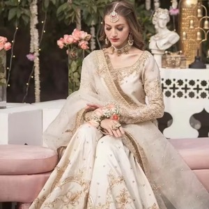 Vestido Anarkali Pakistaní Premium Color Rosa Pastel, Largo y con Capas, con Exquisito Trabajo a Mano en Plata Kora Dabka - Product Image 6