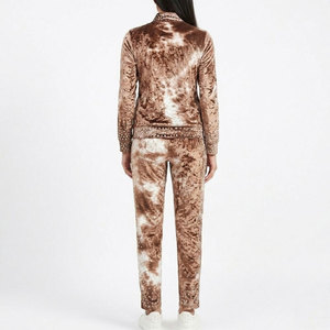 Conjunto de Pantalones de Invierno de Corte Regular con Cuello Alto y Top de Manga Larga para Mujer, Estilo Fiesta, con Pedrería y Terciopelo - Product Image 2