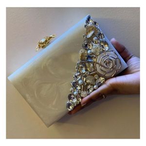 Elegante Bolso de Mano de Resina Acrílica Hecho a Mano, Tipo Clutch, para Fiestas, Año Nuevo, Navidad, con Diseño Floral - Product Image 5