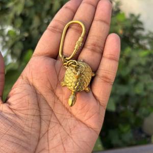 พวงกุญแจเต่าทองเหลืองขายดีประจำปี 2026 พร้อมพวงกุญแจทองเหลืองสไตล์โบราณเคลือบทอง จำหน่ายโดยผู้ส่งออก - Product Image 5