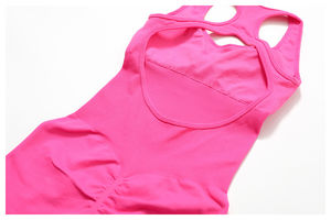 Mono de yoga acanalado de color liso, de alta elasticidad, con cuello redondo y espalda descubierta con tirantes en Y, ideal para gimnasio y ropa deportiva informal. - Product Image 3