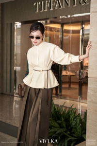 Blusa Corta Elegante para Mujer, Color Crema, con Pliegues, Cuello Mandarín, Estilo Peplum, Informal, para Oficina, de Algodón y Seda, Lisa, Teñida, IRENE - Product Image 3