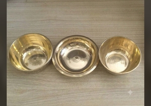 Juego de Bandejas Clásicas de Metal Chapado en Oro con Taza Grabada, Tres Tazones y Cuchara Portátil para Servir, Vajilla Tradicional para Bodas - Product Image 2