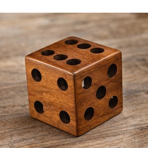 Dés en bois faits à la main, style antique, perforés, pour jeux ou décoration - Product Image 5