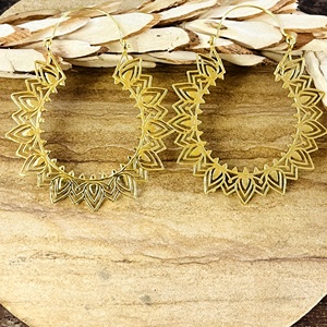 Pendientes Boho de Diseño Único, Joyería Tribal de Latón para Mujer, Chapados en Oro de 18k, Filigrana Floral, Aros Geométricos para Venta al por Mayor/OEM/ODM - Product Image 3