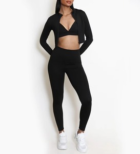 Ensemble 3 pièces pour femmes athlétiques : veste noire à fermeture éclair, soutien-gorge de sport et leggings de performance pour les entraînements, le yoga et la remise en forme - Product Image 1