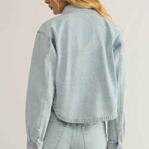 Veste en jean bleu clair coupe classique col rabattu simple boutonnage coton délavé style décontracté unisexe pour le printemps - Product Image 3