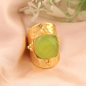 Anillo ajustable de latón macizo chapado en oro de 18k con textura martillada, con gemas de apatita, prehnita y jade de corte cojín, joyería de moda. - Product Image 5