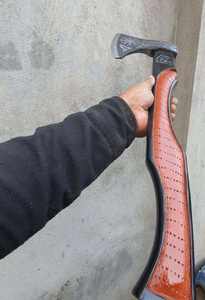 Hacha Tomahawk Artesanal de Acero Industrial con Alto Contenido de Carbono, Mango de Madera de Palisandro, Funda de Cuero, 1.5 kg, Multiusos, para Camping y Actividades al Aire Libre - Product Image 6