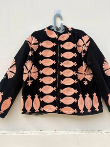 Chaqueta de Terciopelo Suzani Negra al por Mayor, Chaqueta Boho Bordada, Abrigo de Invierno, Ropa Exterior Bohemia, Chaqueta Corta Tradicional para Mujer - Product Image 1