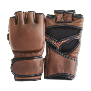 Gants de boxe et de MMA professionnels en cuir PU avec logo personnalisé, fermeture réglable, antidérapants, sangle de poignet ajustable, fabriqués au Pakistan - Product Image 1