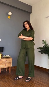 Conjunto Casual Elegante para Chicas, Camisa con Cuello en V y Mangas Largas con Pantalón, Diseño Color Block Sólido, Alta Demanda, de la India - Product Image 4