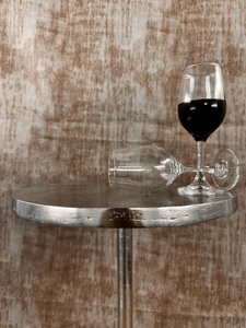 Mesa de Bar de Aluminio Fundido Refinado con Columna Martillada, Tapa Redonda, Base de Cúpula, Soporte Estable, Acabado Duradero, Toque Chic Contemporáneo - Product Image 2